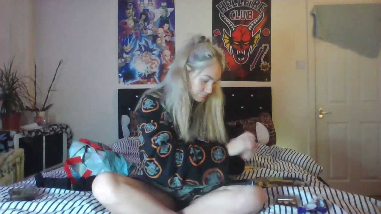 BlazingBaddie420 cam recording