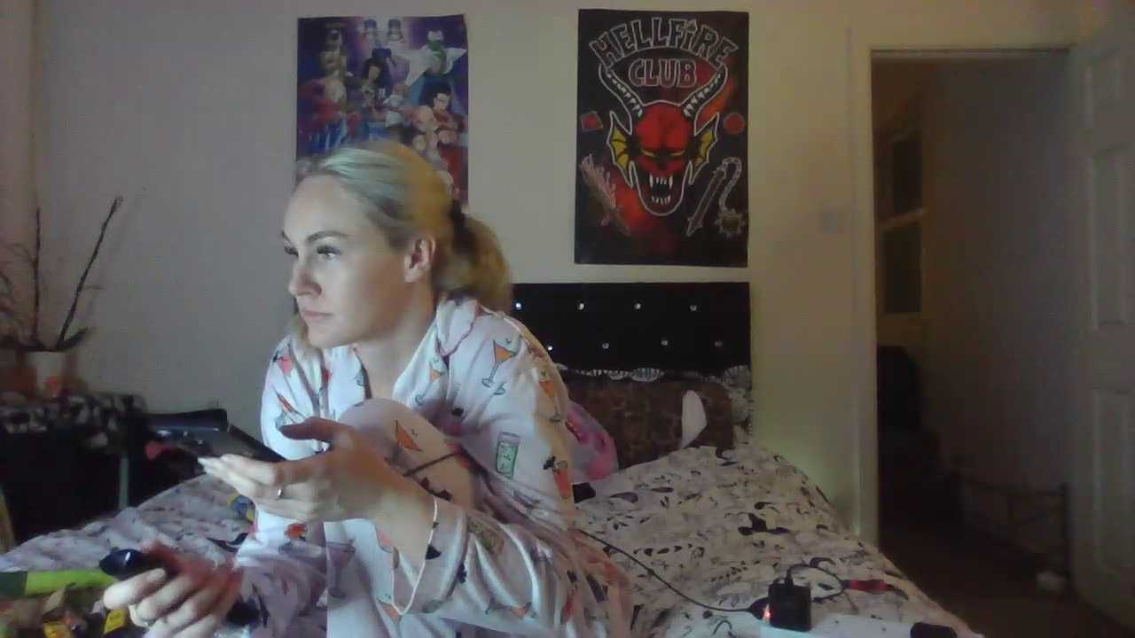 BlazingBaddie420 cam recording