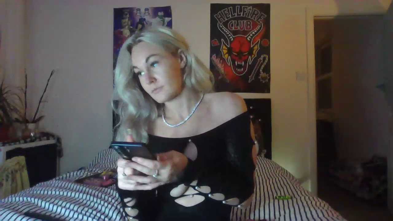 BlazingBaddie420 cam recording
