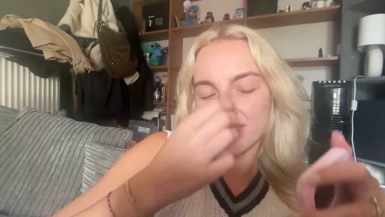 BlondeBombshellAmelia