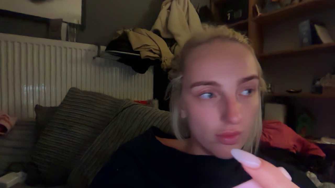 BlondeBombshellAmelia