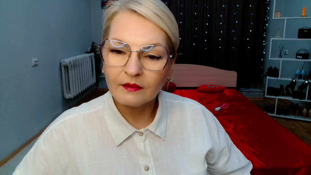 BlondeBrilliant7