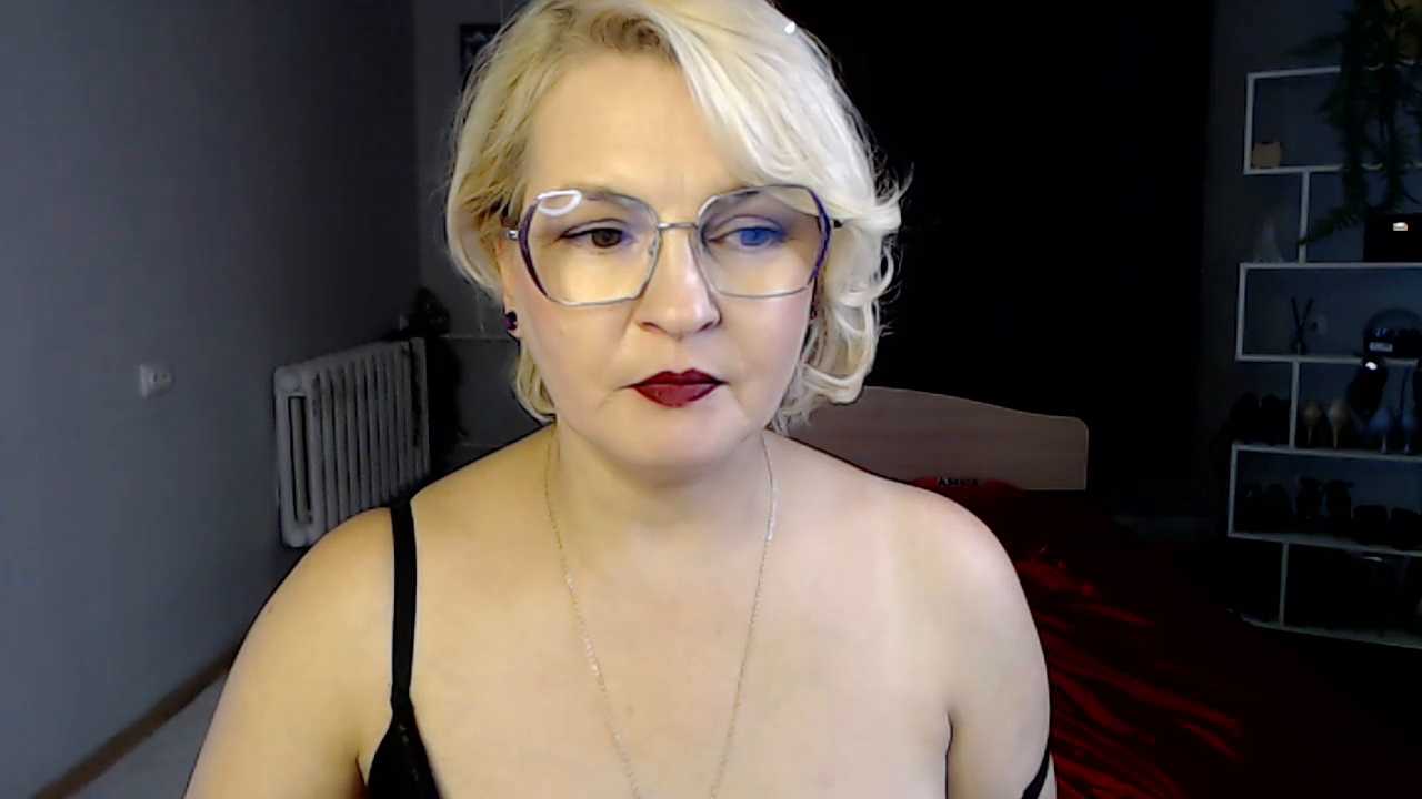 BlondeBrilliant7