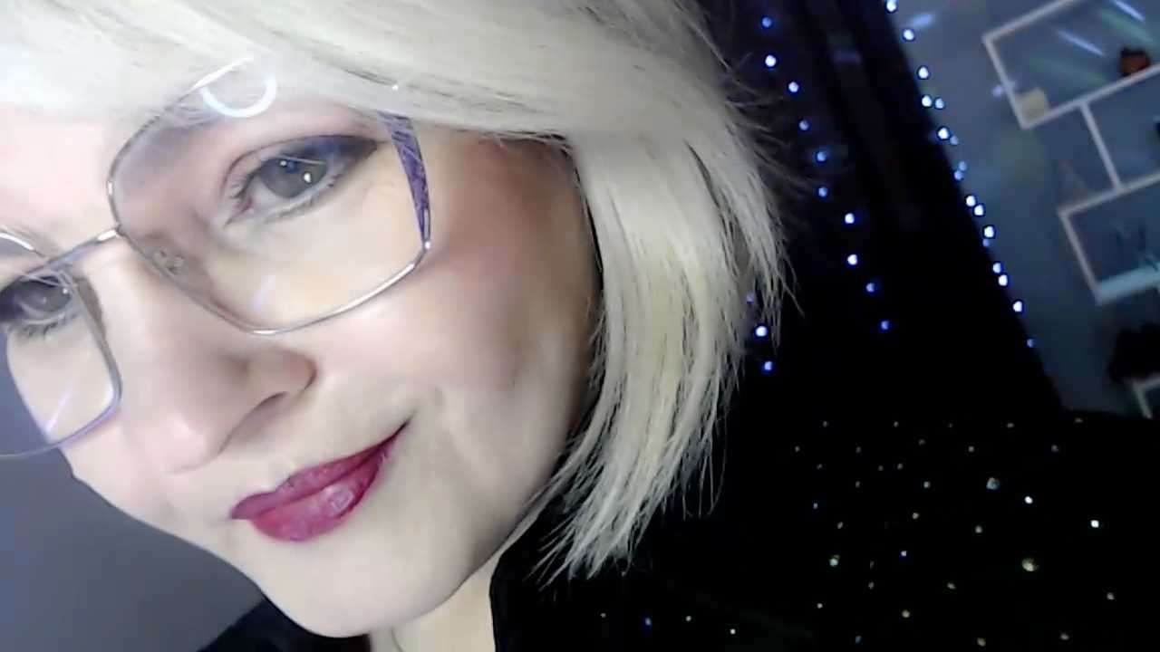 BlondeBrilliant7