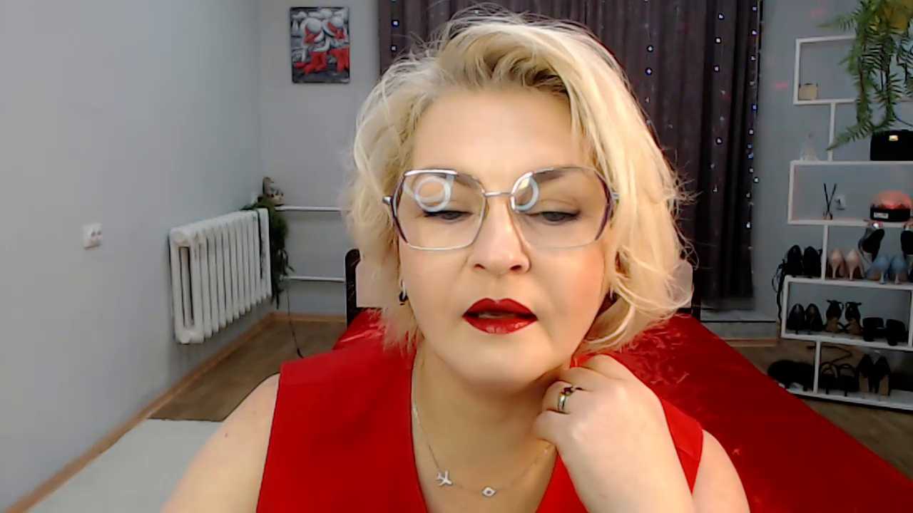 BlondeBrilliant7
