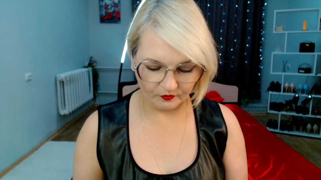 BlondeBrilliant7