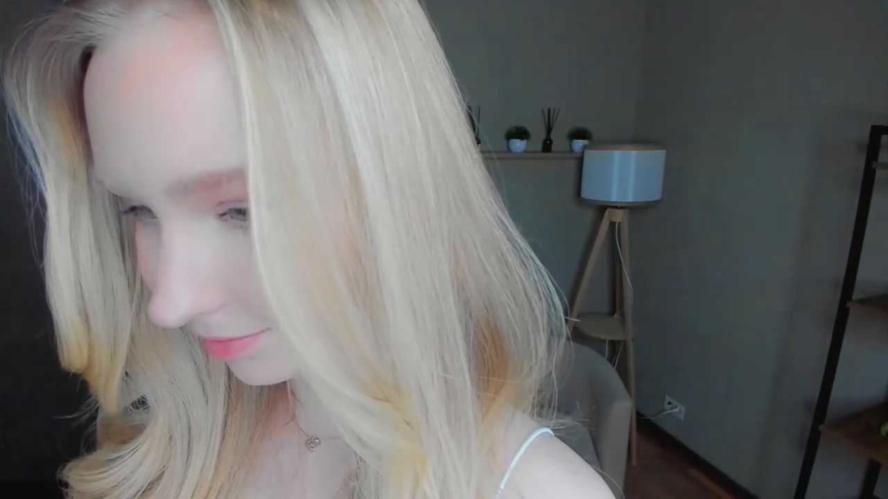 BlondeMiaX