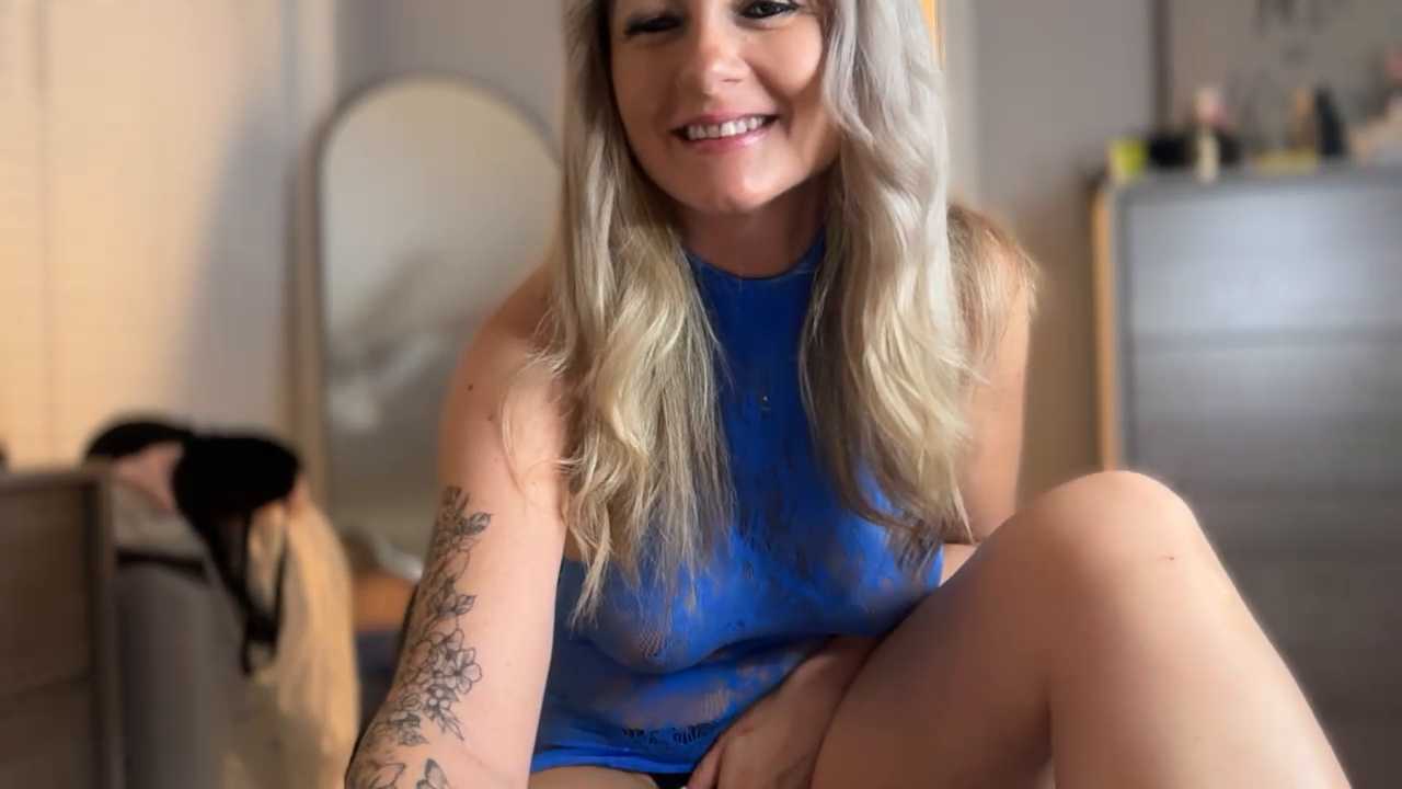BlondeMilf82 cam recording