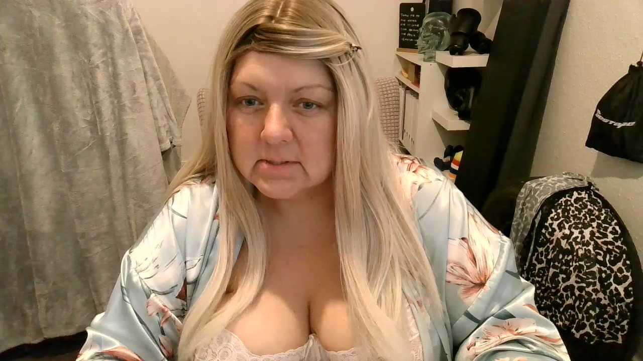 Blonde_Exclusive cam recording