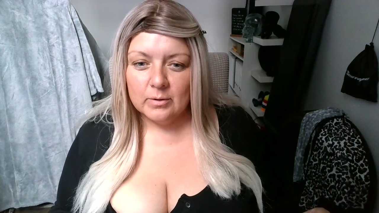 Blonde_Exclusive cam recording