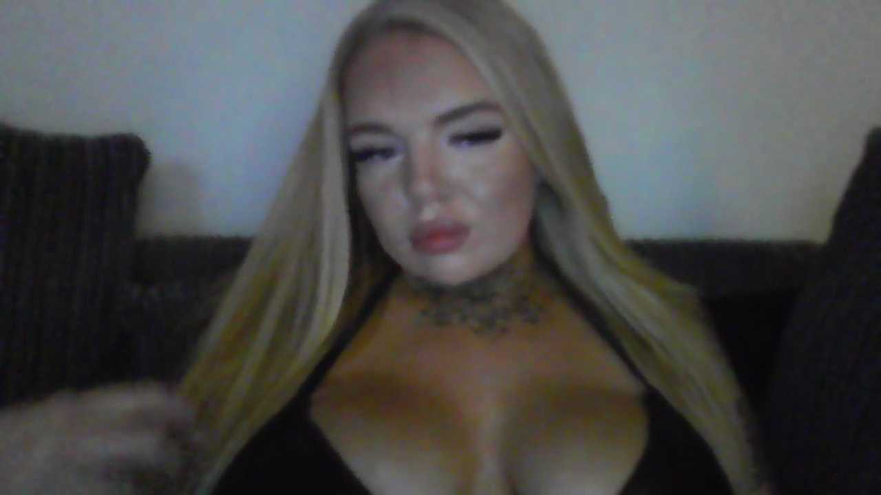 Blondebabe26