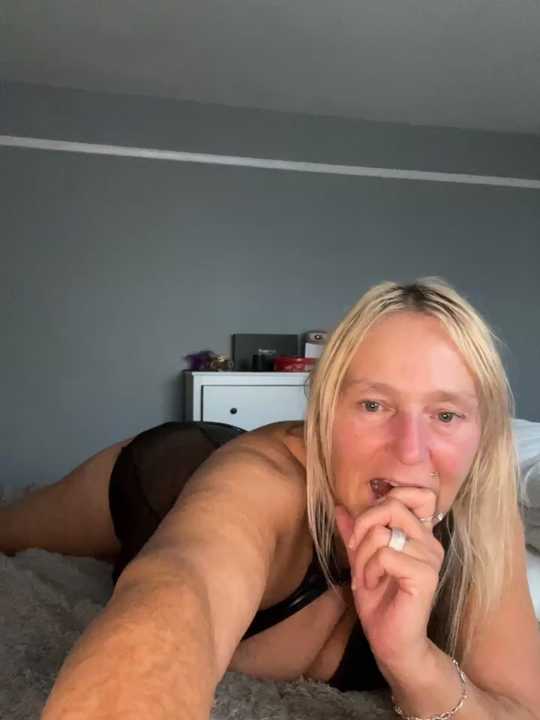 Blondnboujee53