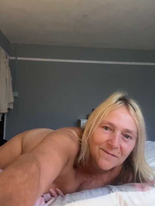 Blondnboujee53 Stripchat recording – Oct 11, 2026