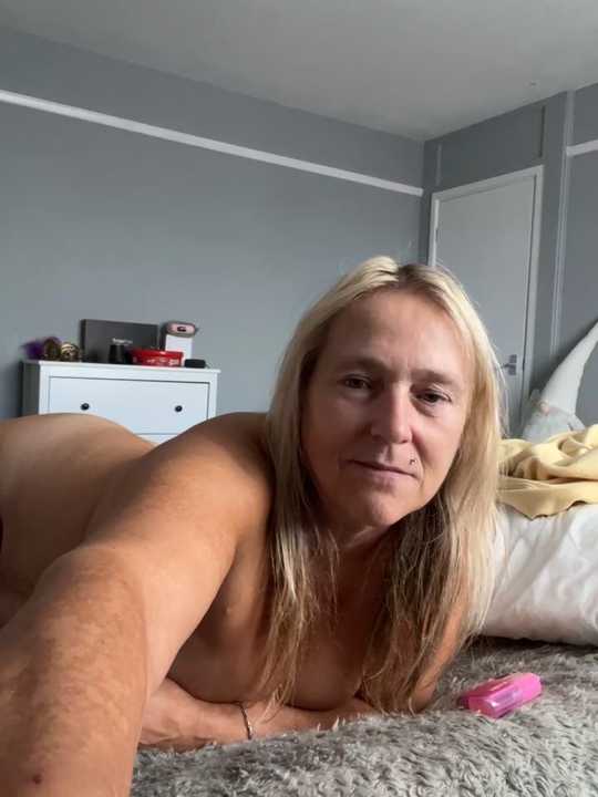 Blondnboujee53