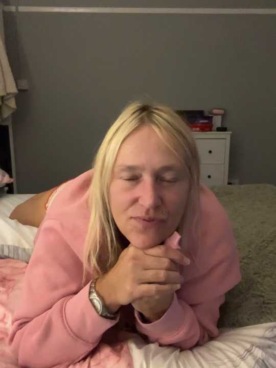 Blondnboujee53 cam recording