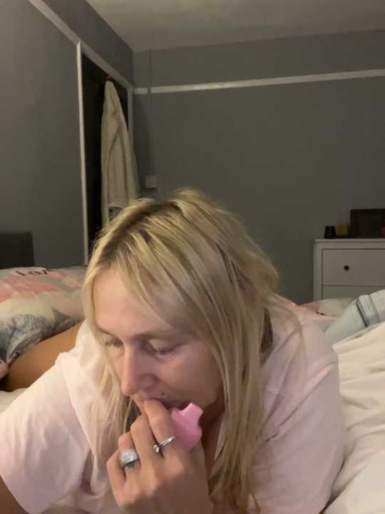 Blondnboujee53 cam recording