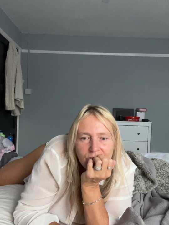 Blondnboujee53