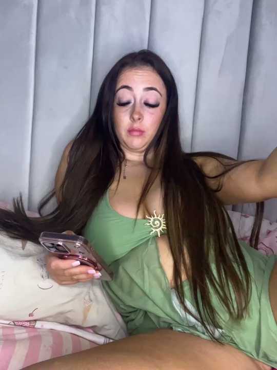 BrunetteBarbieXx_ cam recording