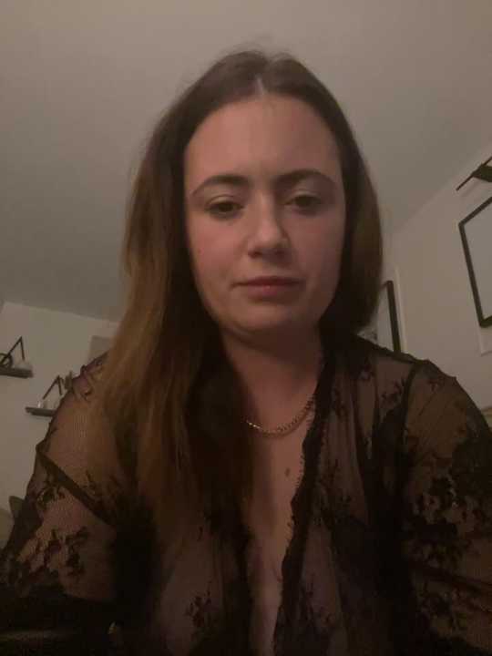 Brunette_Milf_MayaX