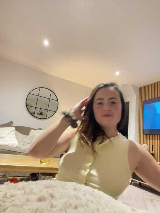 Brunette_Milf_MayaX cam recording