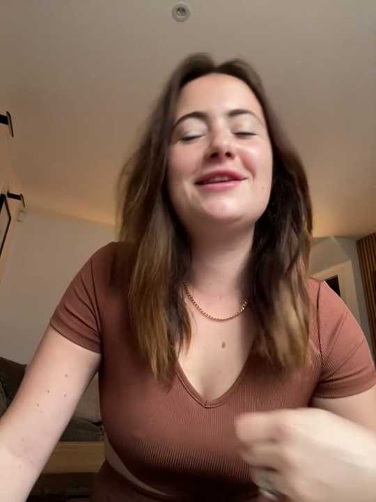 Brunette_Milf_MayaX