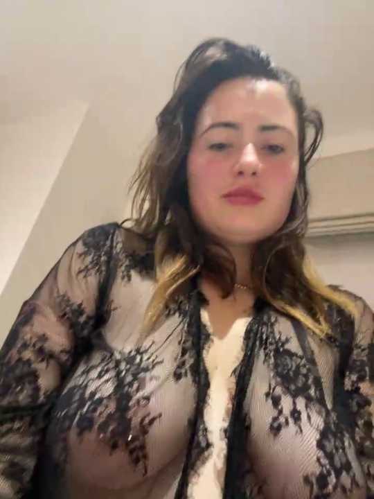 Brunette_Milf_MayaX cam recording
