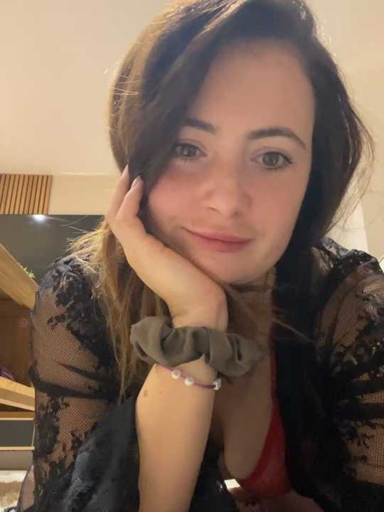Brunette_Milf_MayaX