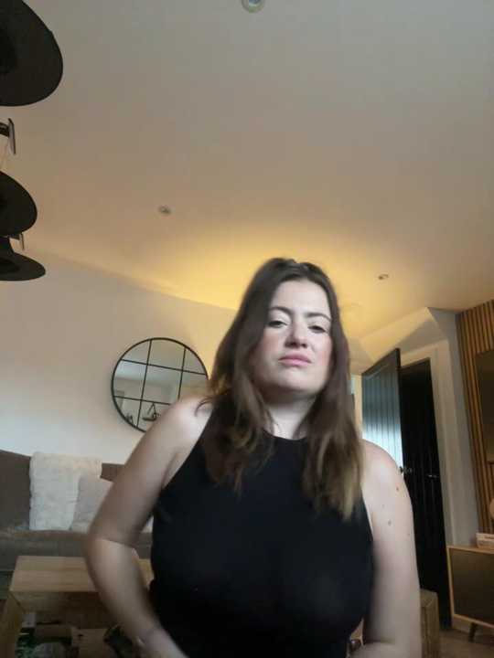 Brunette_Milf_MayaX Stripchat recording – Oct 22, 2026