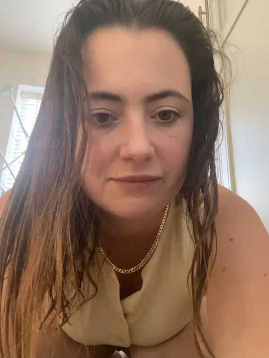 Brunette_Milf_MayaX cam recording