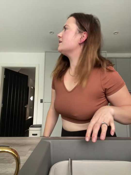 Brunette_Milf_MayaX cam recording