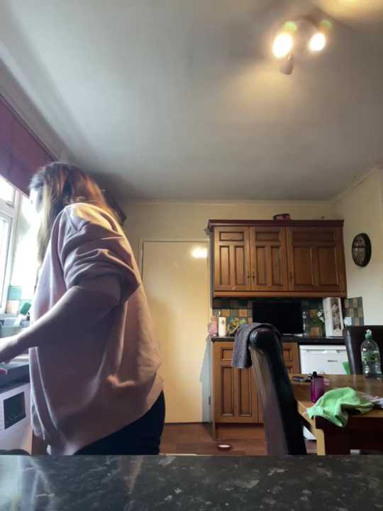 Brunette_Milf_MayaX cam recording