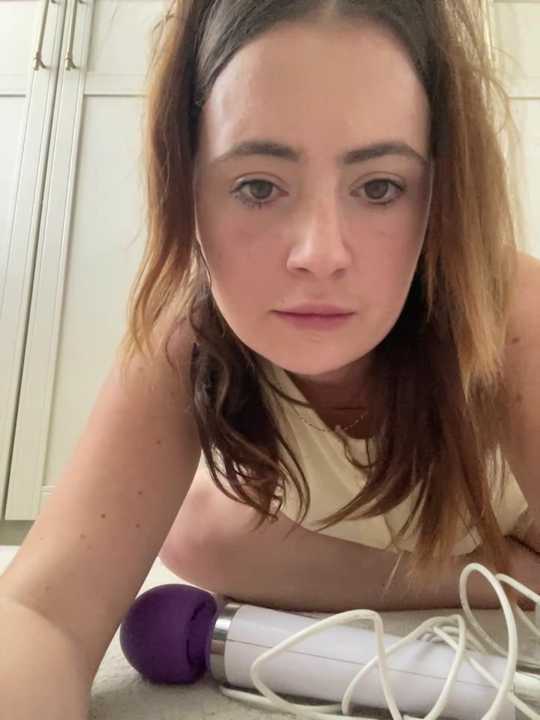 Brunette_Milf_MayaX