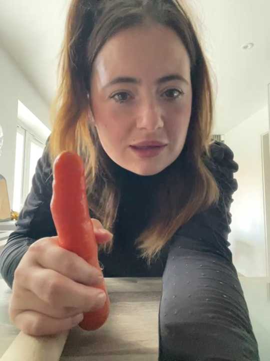 Brunette_Milf_MayaX cam recording