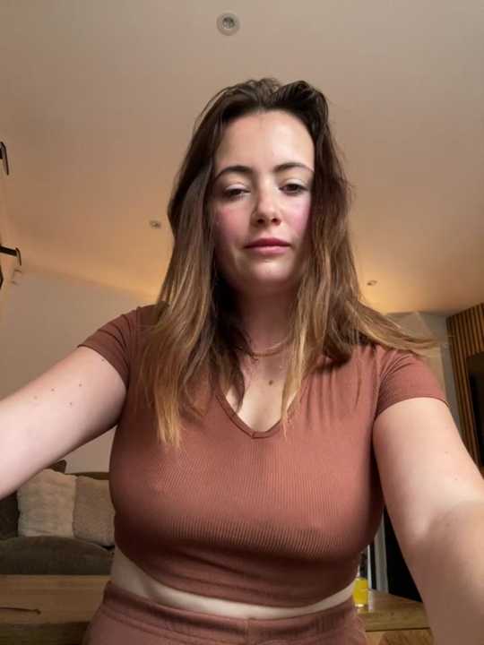 Brunette_Milf_MayaX
