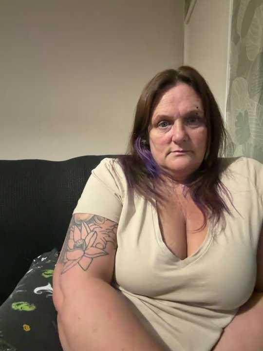 Busty-GilfQuinn cam recording