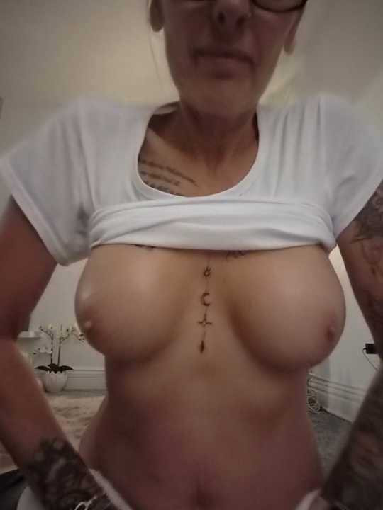 Busty-MorganXX cam recording