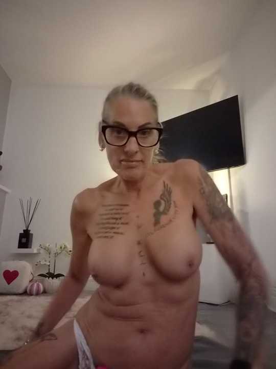 Busty-MorganXX cam recording