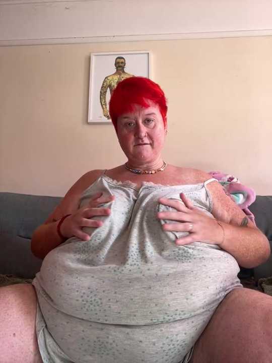 BustyRedxx