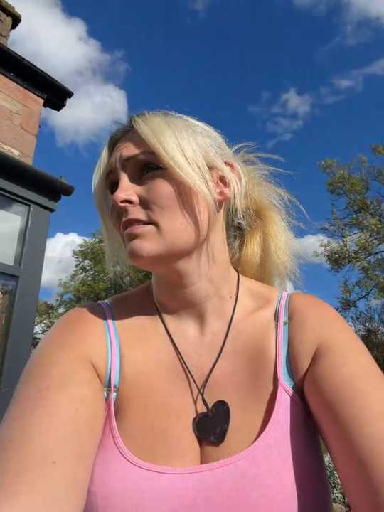 BustySwingingSlut cam recording