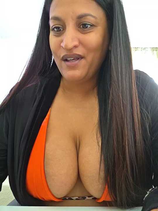 Busty_AriaX