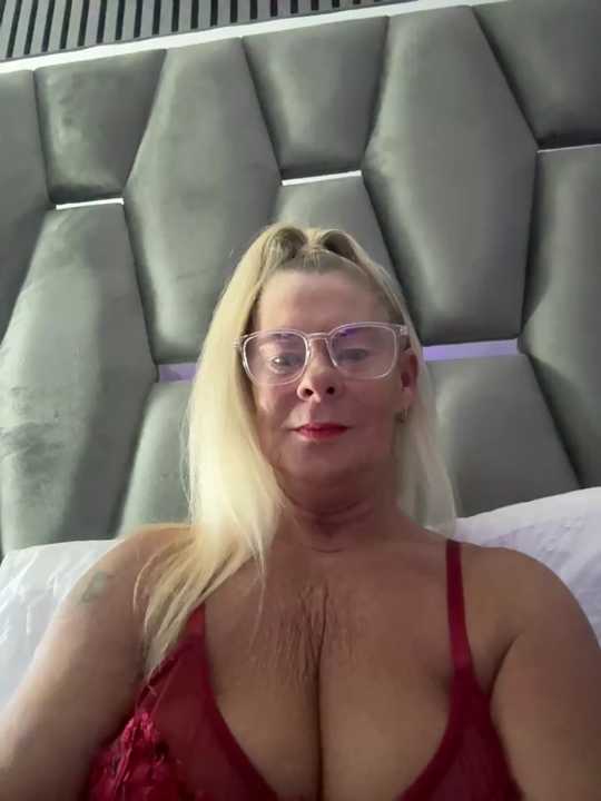 Busty_BlondeX cam recording