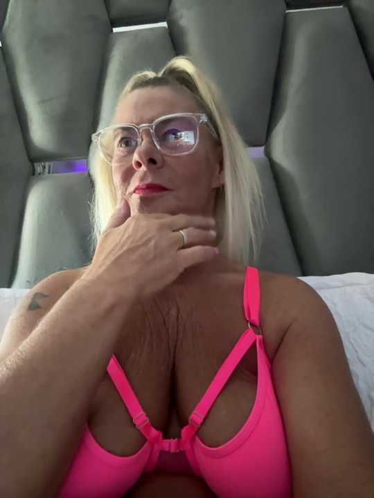 Busty_BlondeX cam recording