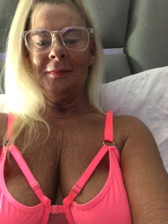 Busty_BlondeX
