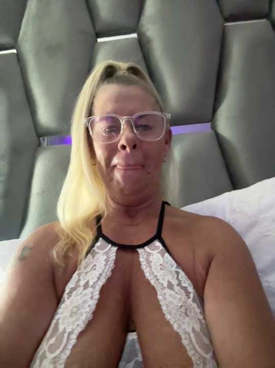 Busty_BlondeX cam recording