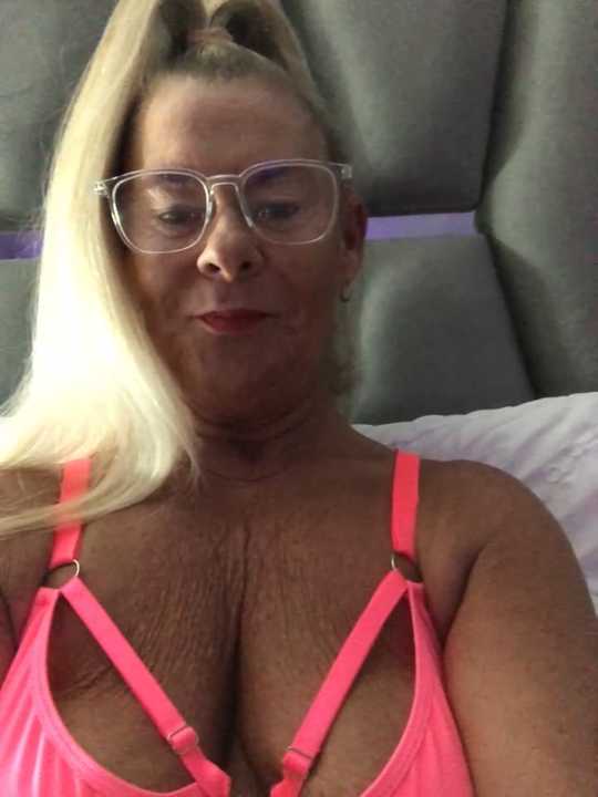 Busty_BlondeX