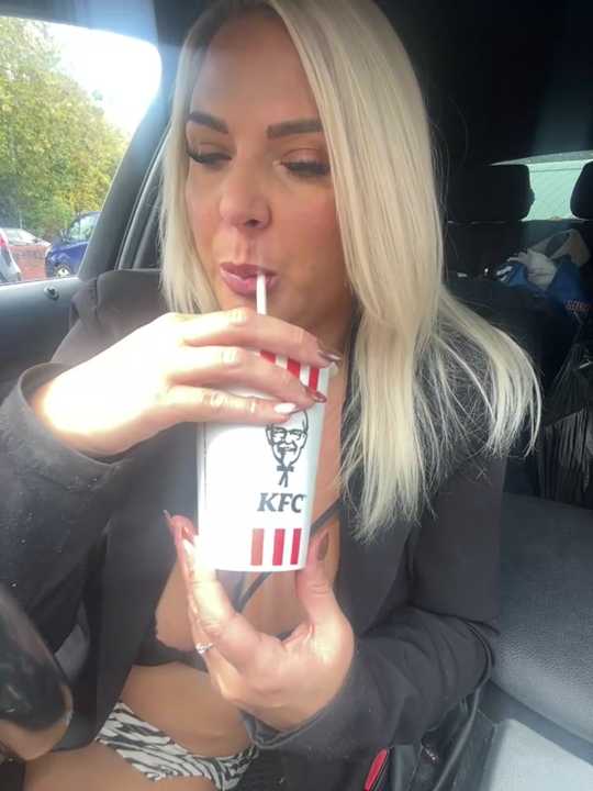 Bustyblondebabe32 cam recording