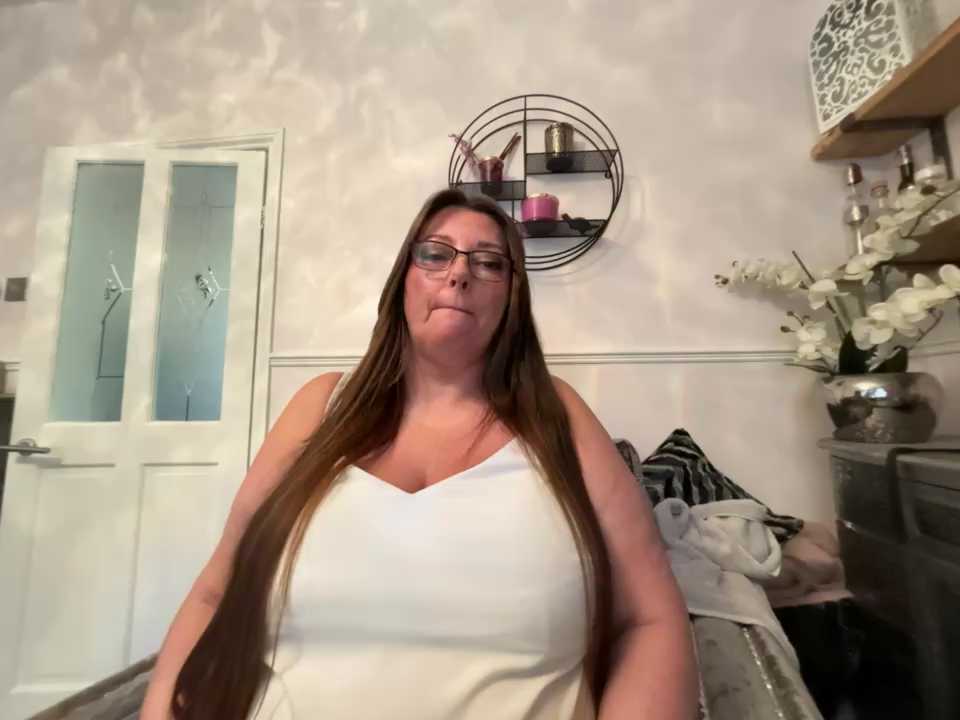 BuxomKitty_BBW cam recording
