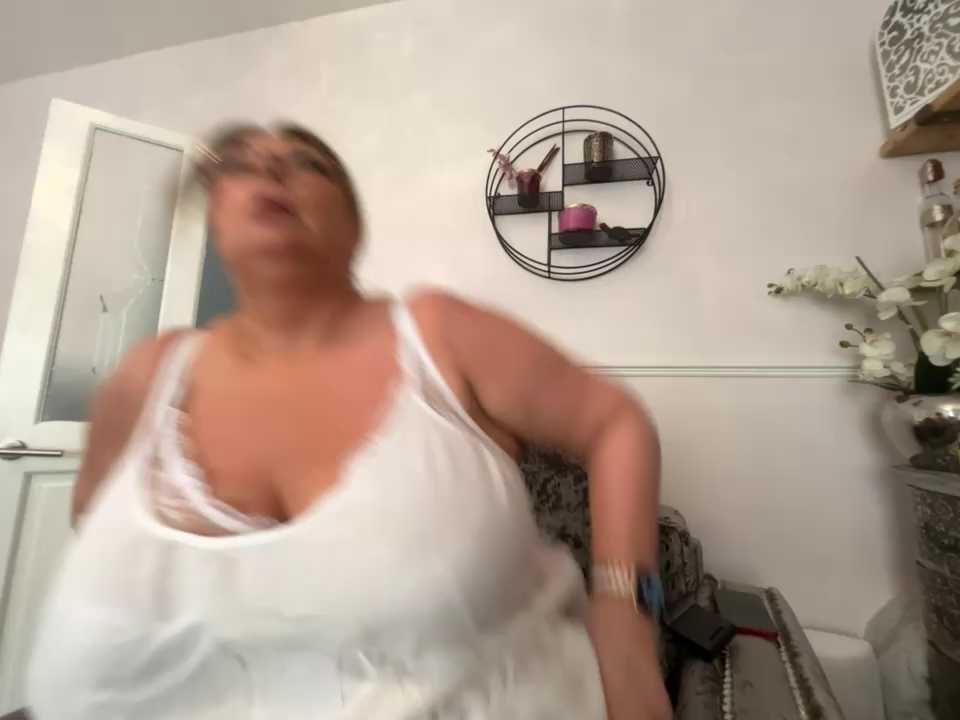 BuxomKitty_BBW