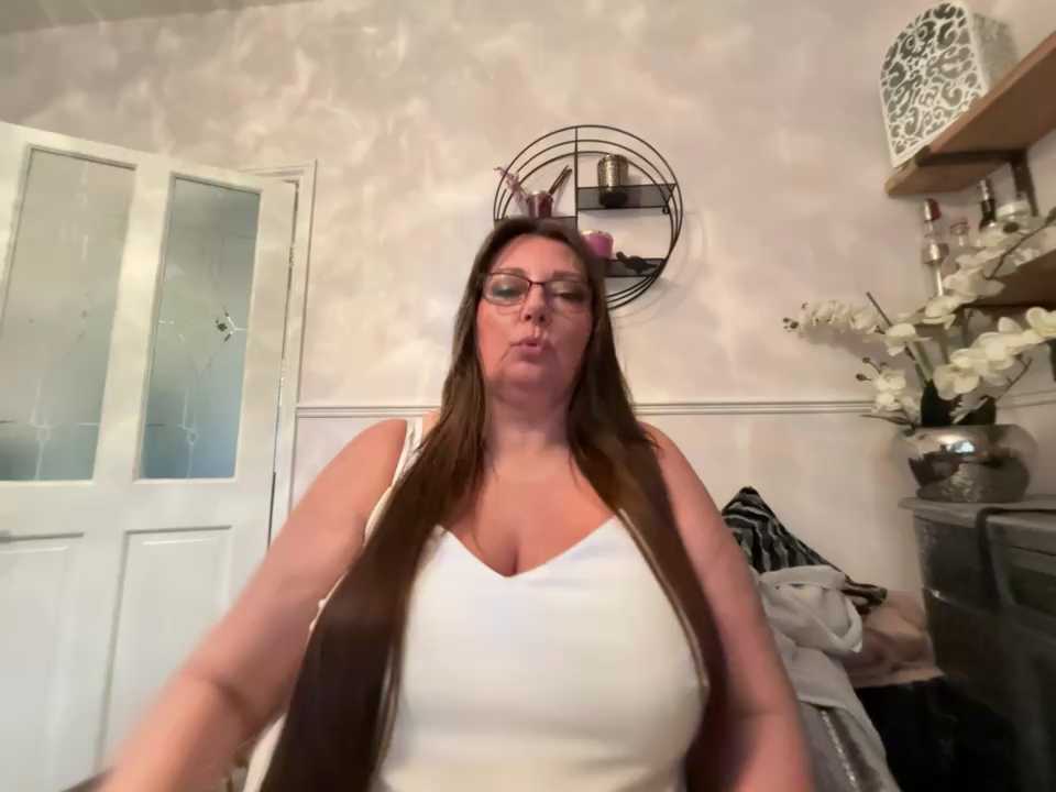 BuxomKitty_BBW cam recording