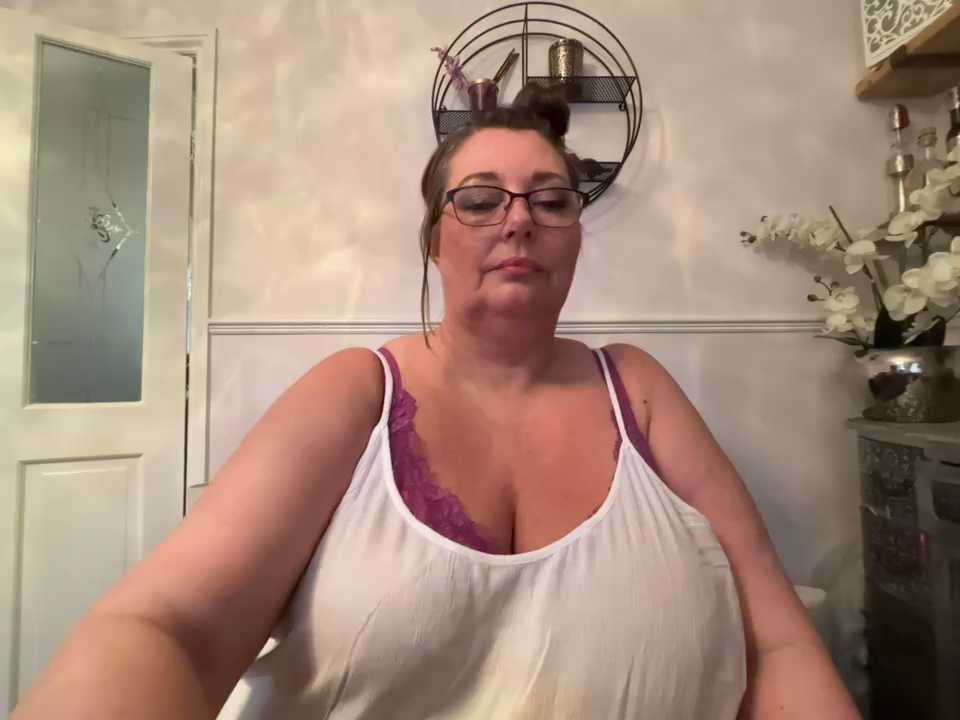 BuxomKitty_BBW